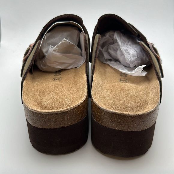 CUSHIONAIRE Women's Loom Cork Footbed Platform Clog 9 OLIVE - Picture 4 of 7